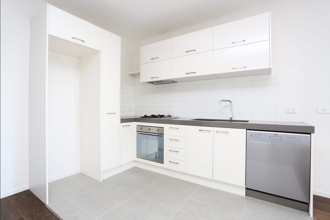 Tri-level, 2-bedroom townhouse!