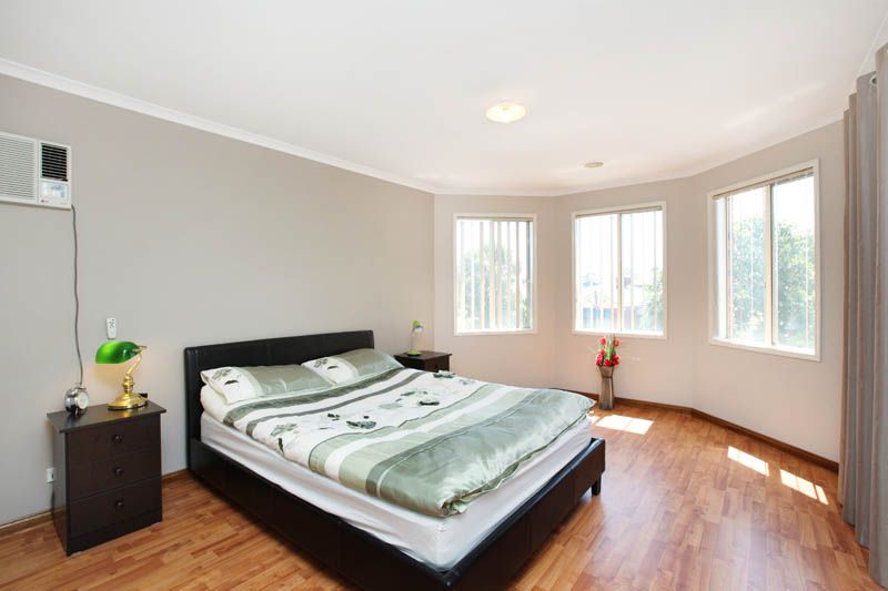 17 Stoneman Turn, Caroline Springs - Thumbnail 7