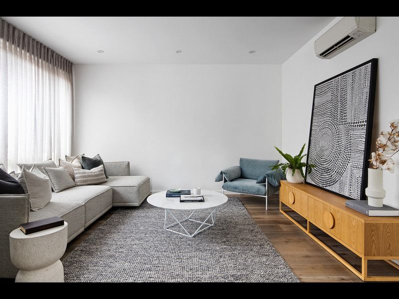 2/10 Cromwell Street, Caulfield North - Thumbnail 3