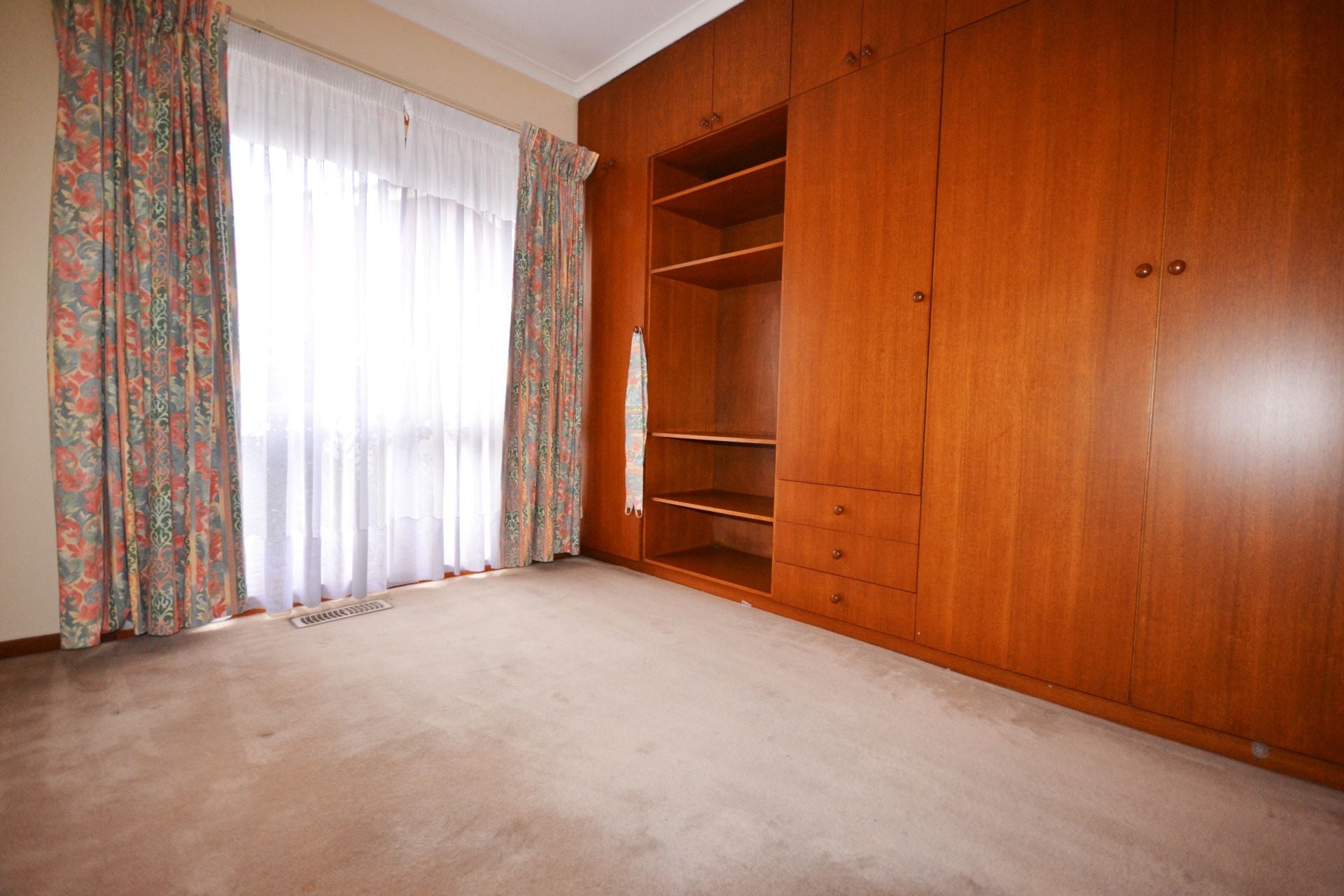 AS BIG AS A HOUSE AND ALL WITHIN WALKING DISTANCE TO TRAIN, TRAMS AND BUSES