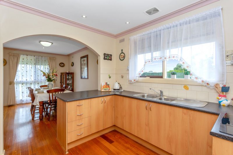 40 Linden Street, Altona Meadows - Thumbnail 4