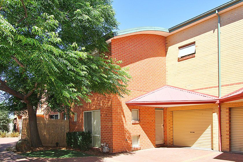 LOW MAINTENANCE LIVING IN SUPERB LOCATION