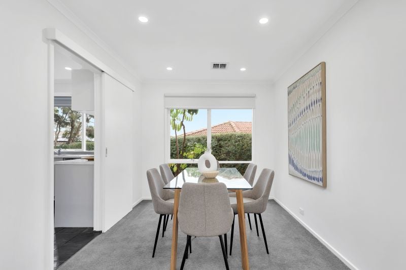8 Nevern Court, Mill Park