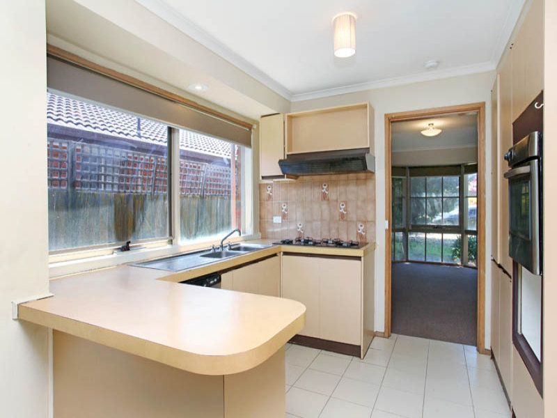 37 Prince Albert Crescent, Taylors Lakes - Thumbnail 3