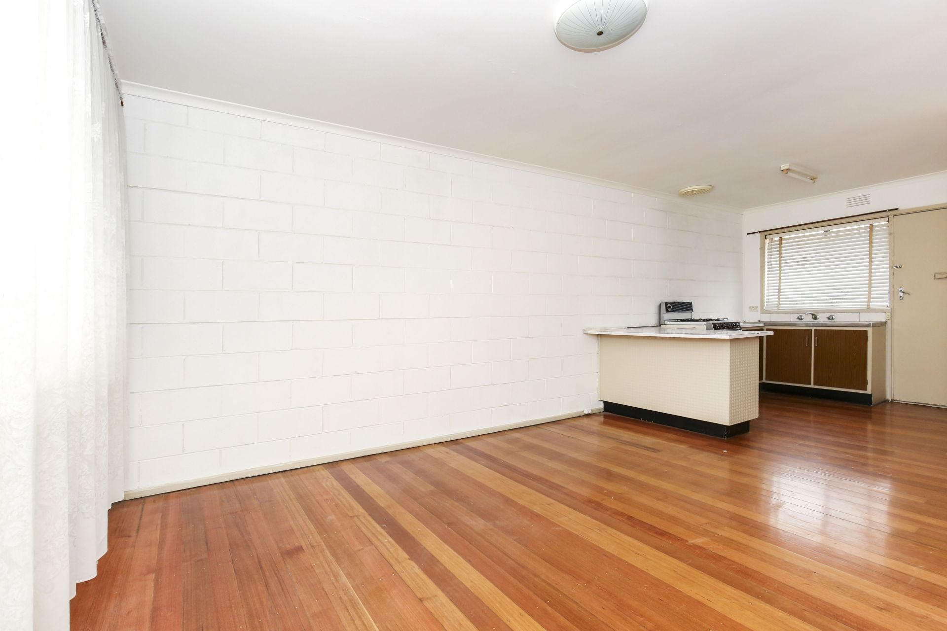 Conveniently Located Bright Unit