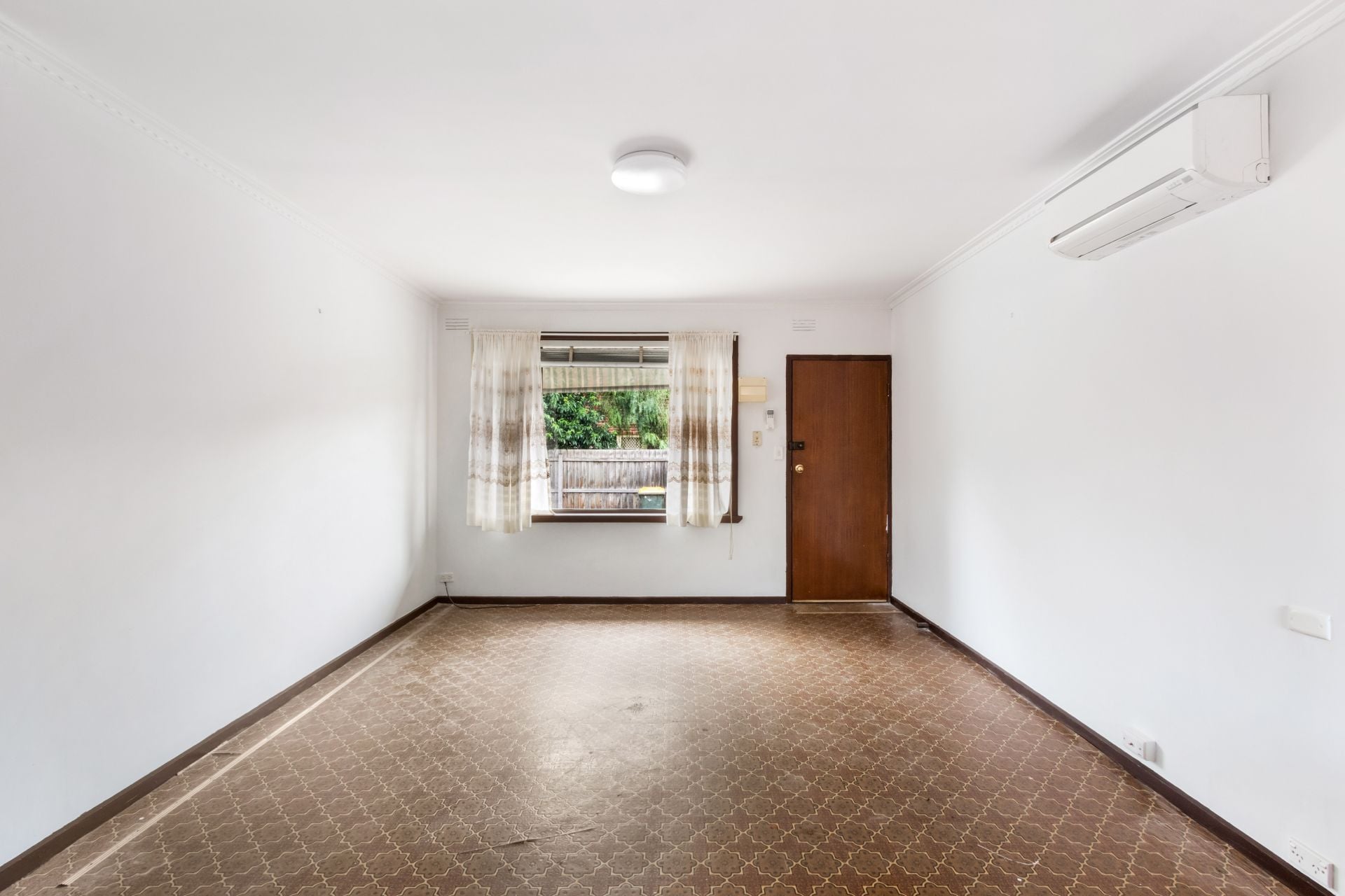 WALKING DISTANCE TO EVERYTHING!