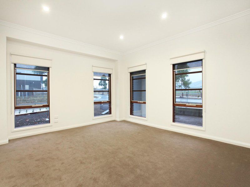 34 Brunton Avenue, Caroline Springs - Thumbnail 3
