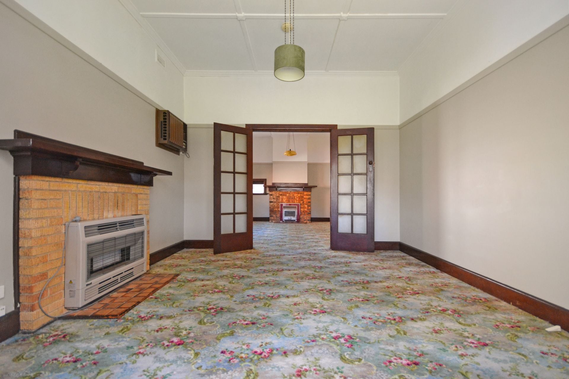 ELEGANT BEAUTY MATCHED WITH A FIRST CLASS LOCATION