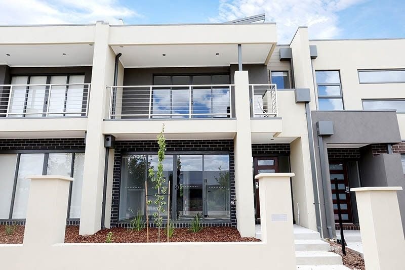 4/8 The Crossing, Caroline Springs