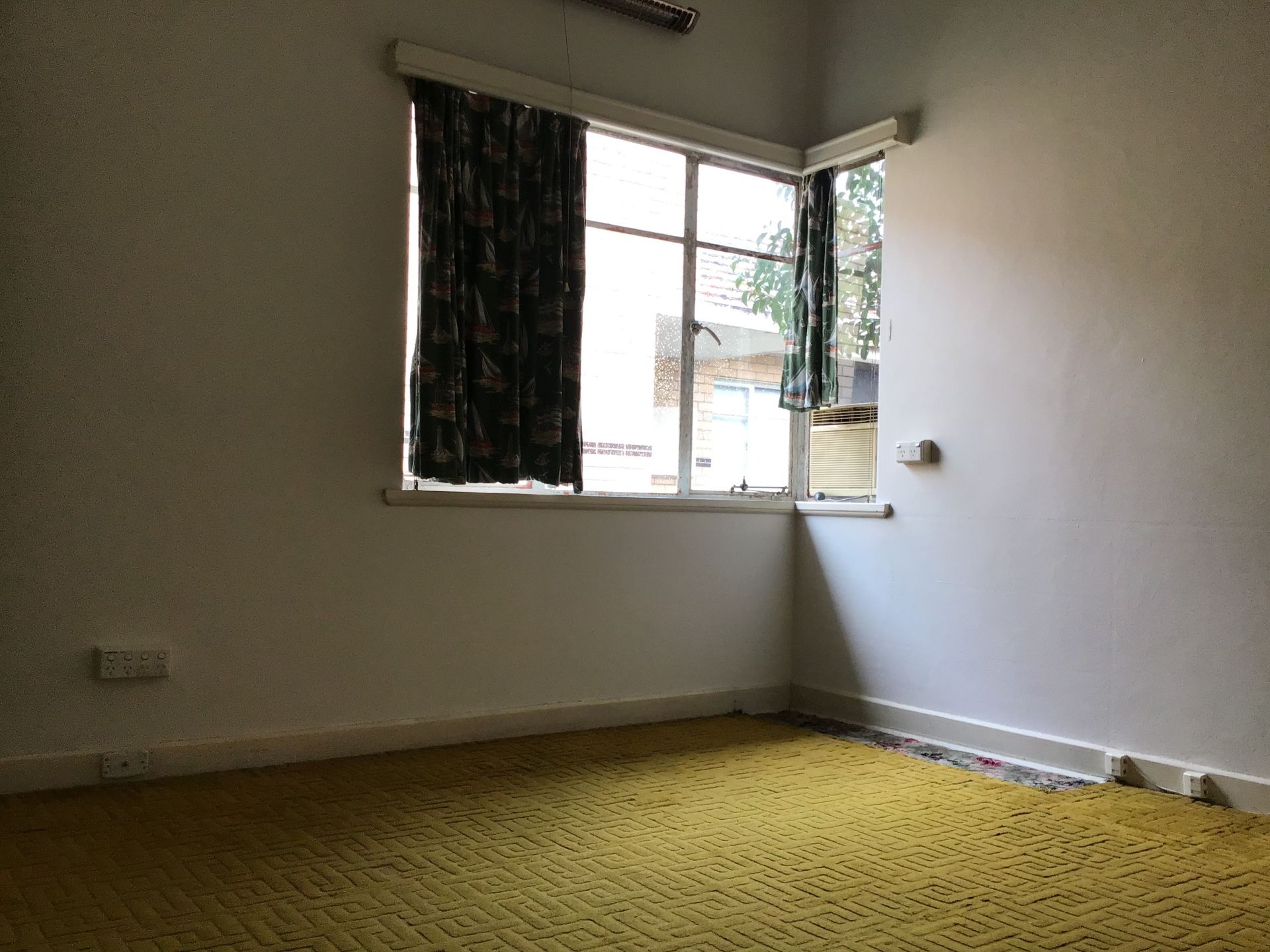 Spacious Art Deco House - 10 Month Lease Only