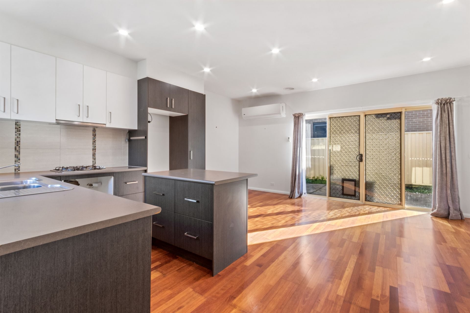 Modern unit in prime location