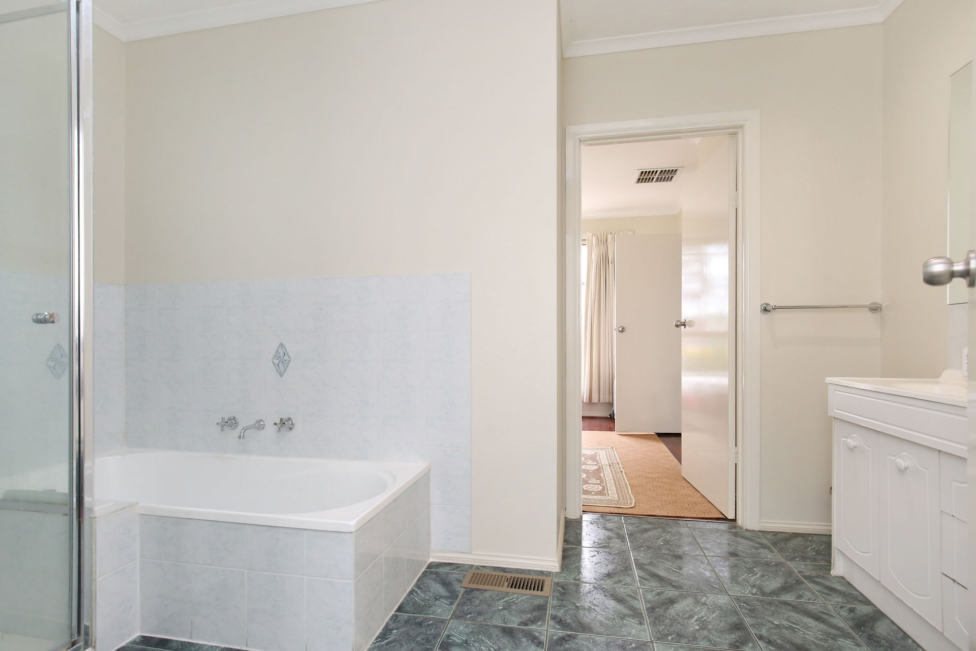 GREAT HOME, QUIET COURT LOCATION
