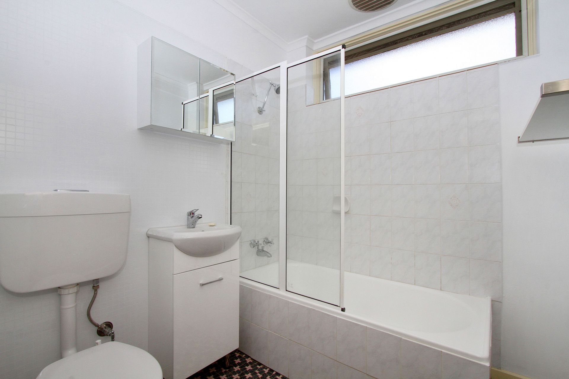 Spacious Apartment in Envious Position!