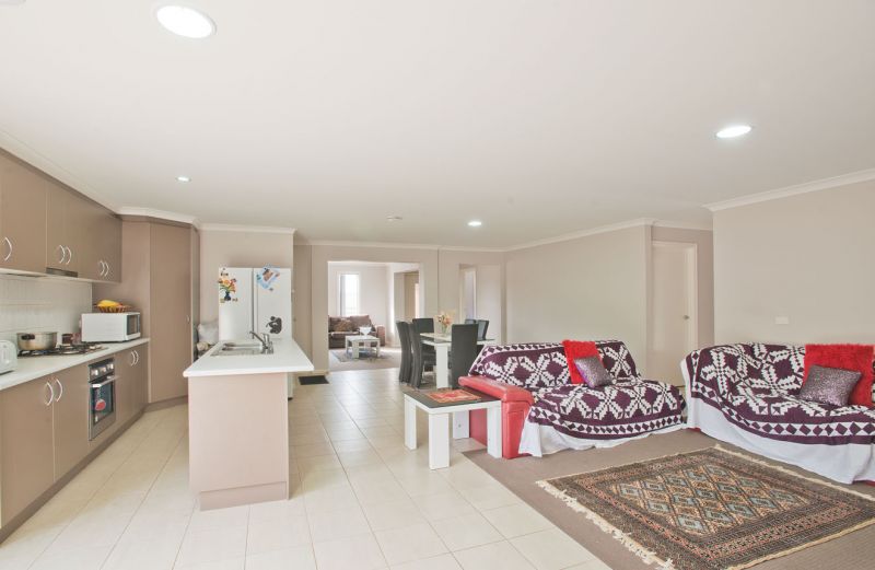17 Lone Pine Square, Bacchus Marsh - Thumbnail 3
