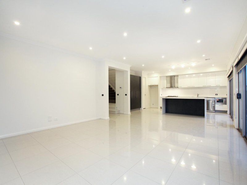 34 Brunton Avenue, Caroline Springs - Thumbnail 8