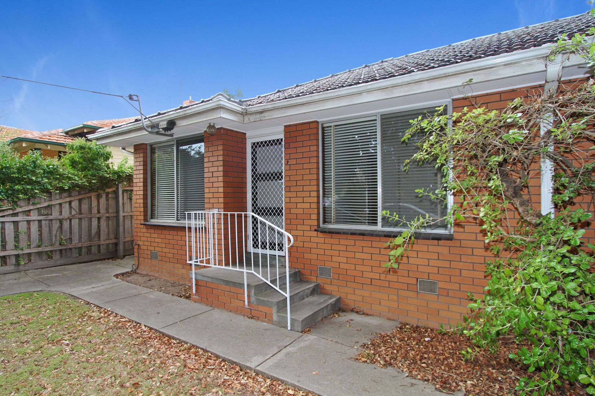 LOCATED IN QUIET STREET!