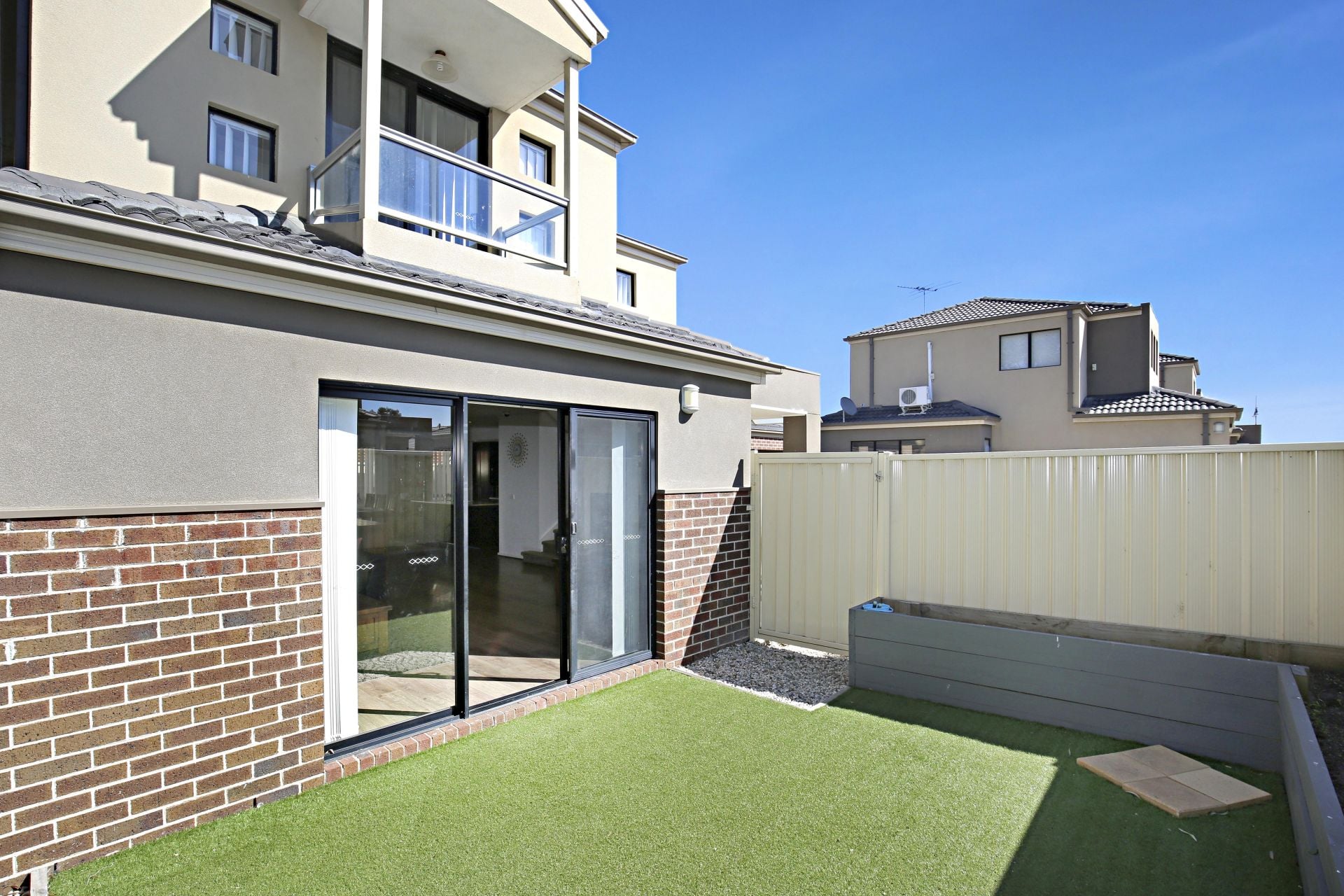 Enticing Living With Next To No Maintenance