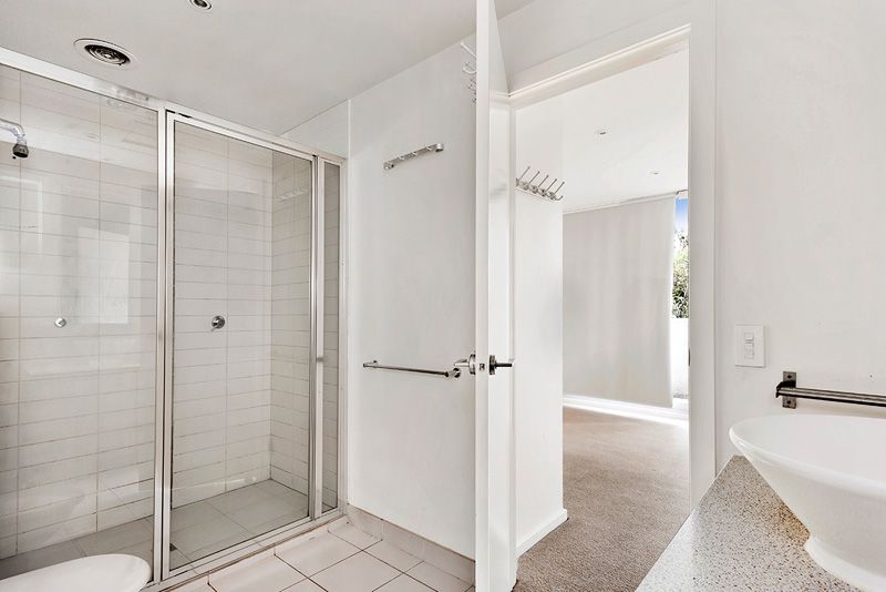 Spacious Apartment on the south side of Bell Street