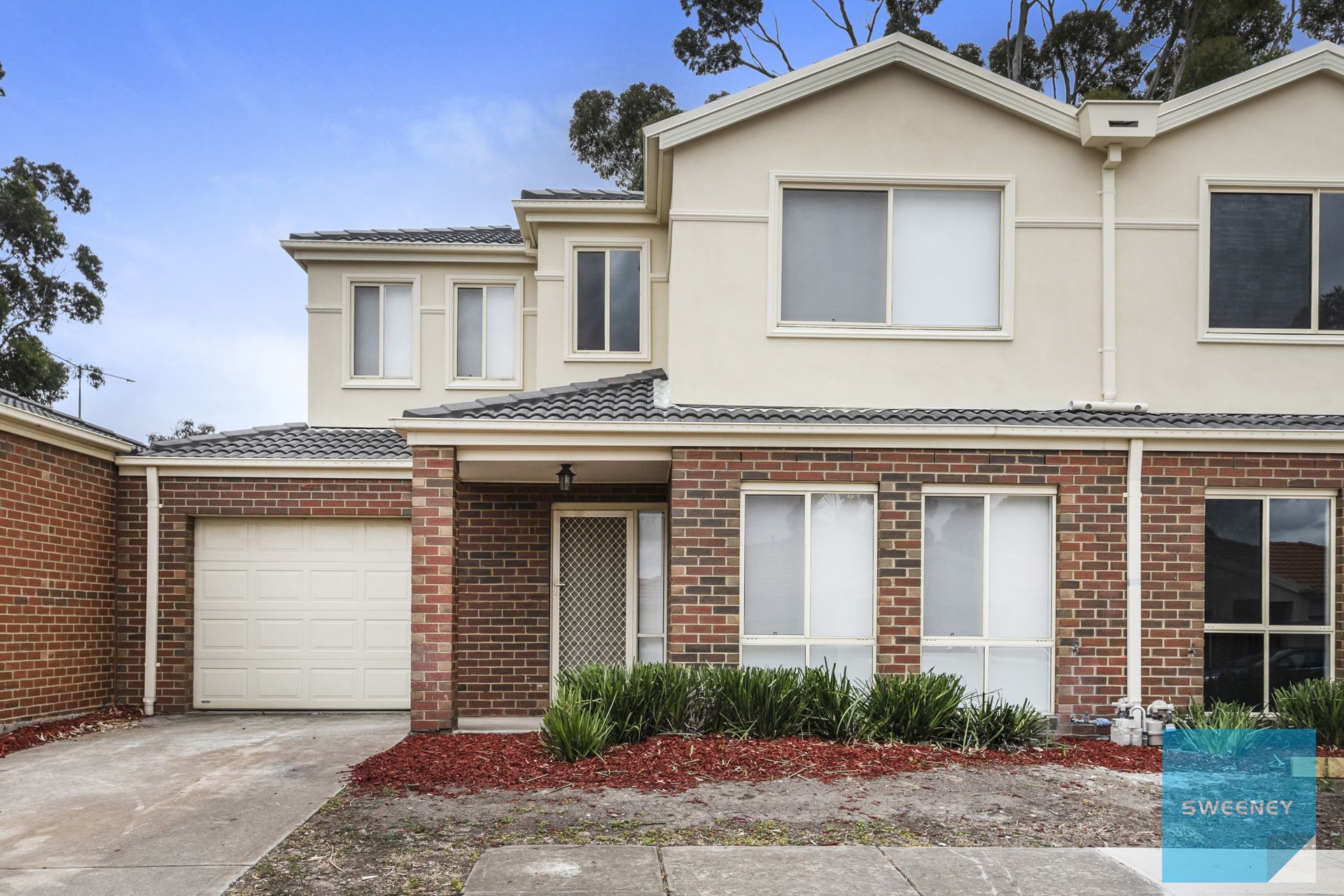 6 Sarkis Mews, Hillside - Thumbnail 2