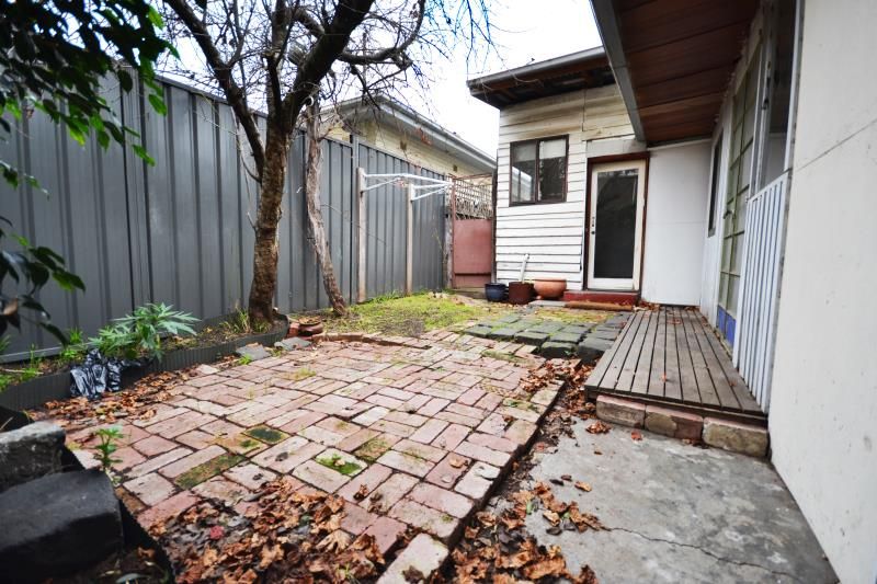 TIDY TERRACE IN THE HEART OF NORTHCOTE!