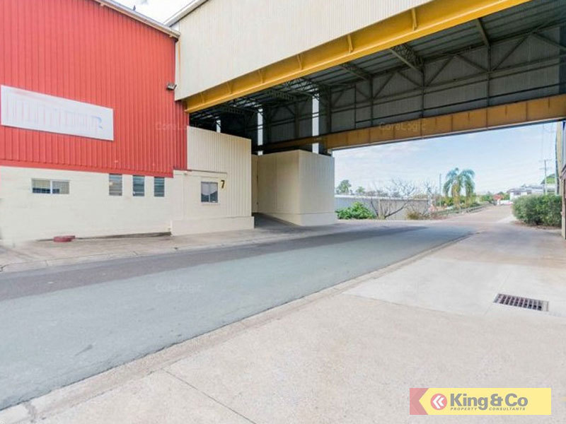 FREESTANDER WITH MASSIVE YARD