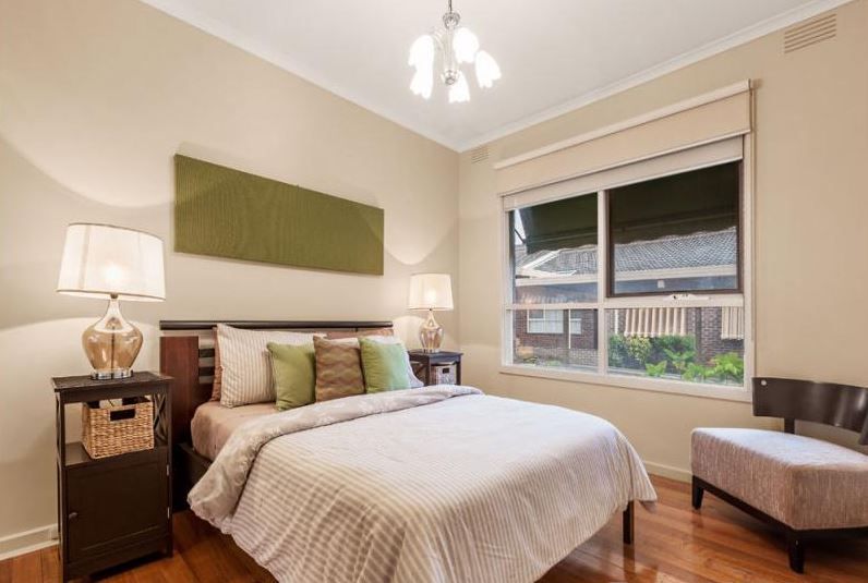 CUTE, COSY & WITH A PERFECT PARKSIDE POSITION