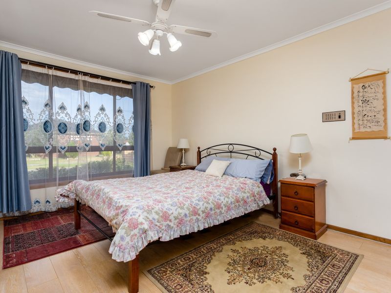 8 Edwards Drive, Altona Meadows - Thumbnail 7