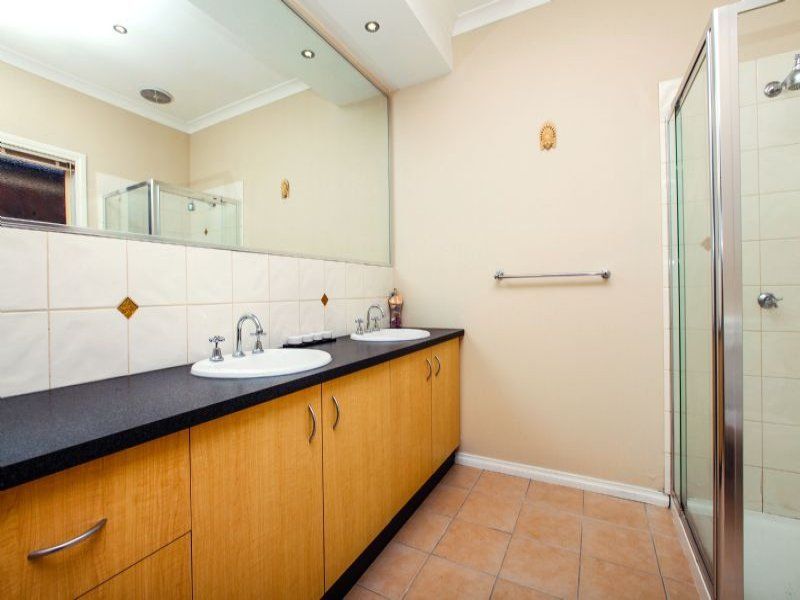 8 Netherton Place, Caroline Springs - Thumbnail 8