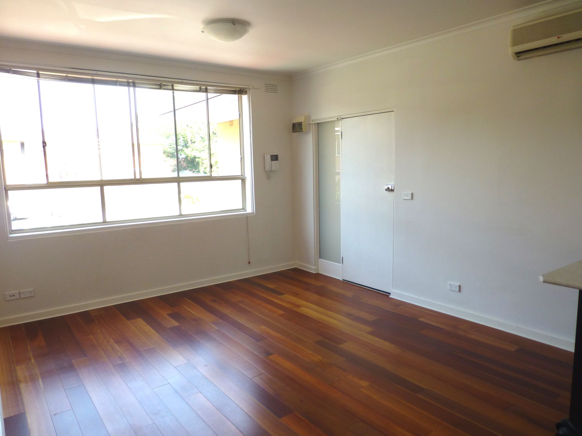 Modern & Great Location