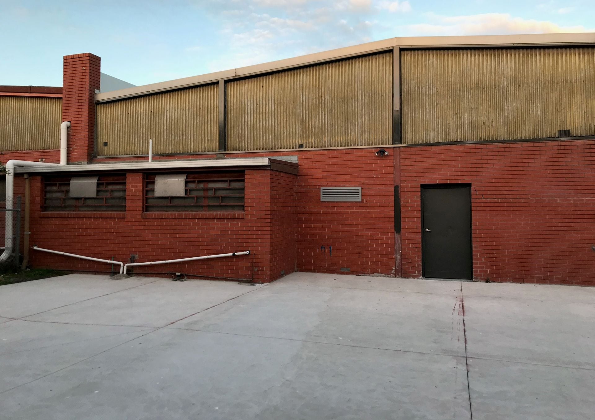 EXCELLANTLY RENOVATED 450SQM WAREHOUSE