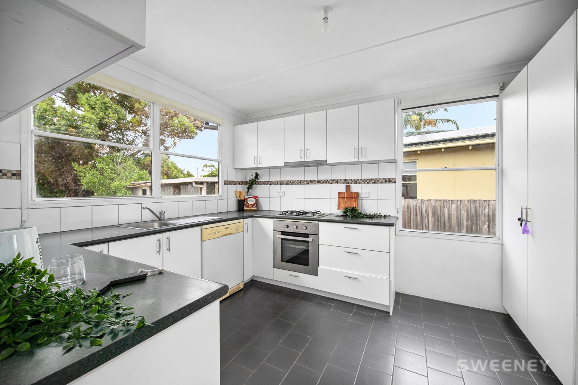 16 Evans Crescent, Laverton - Thumbnail 4