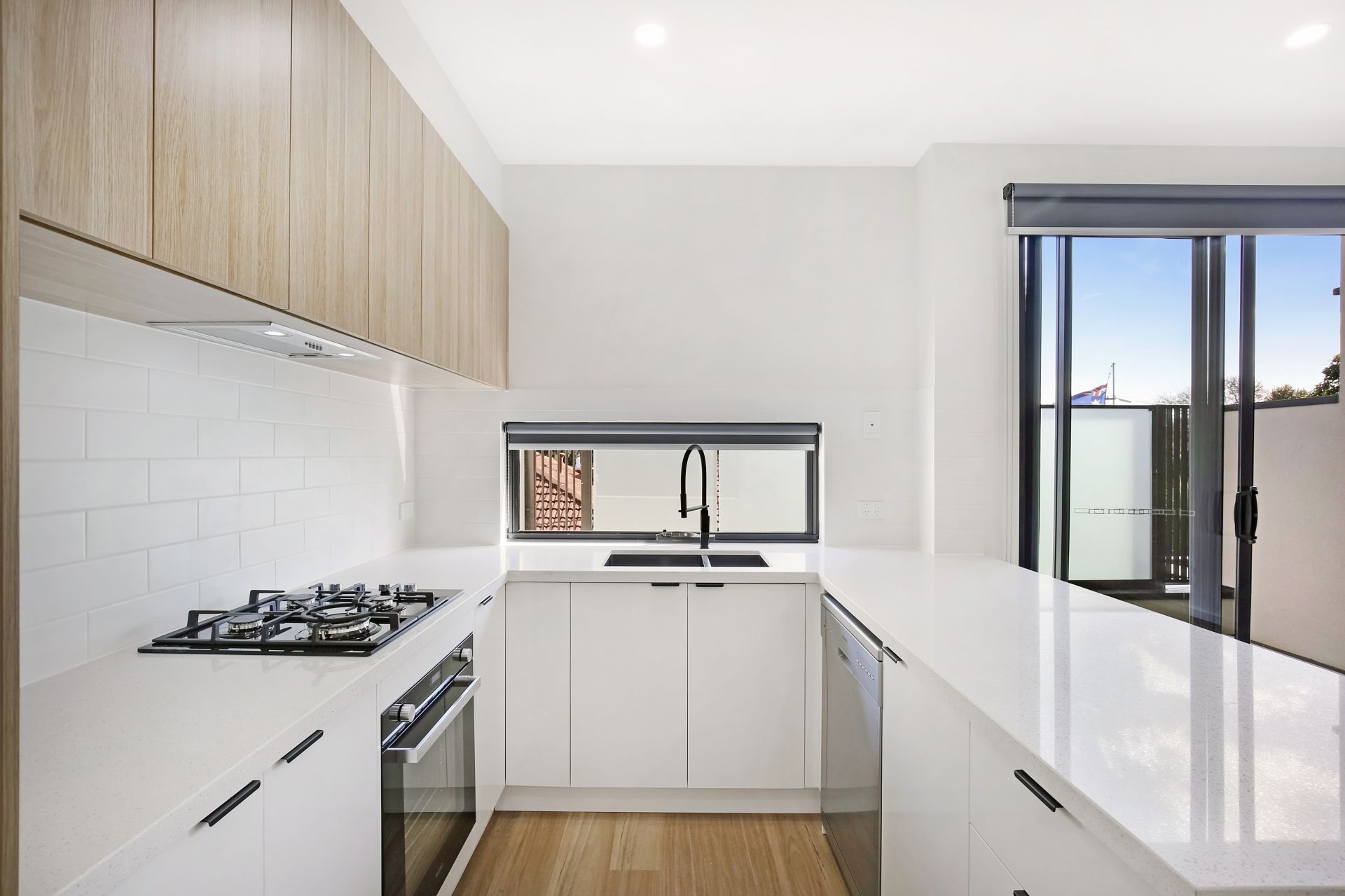 A Stunning Luxury townhouse in one of the Melbourne's prime locations! Ready for Lease !