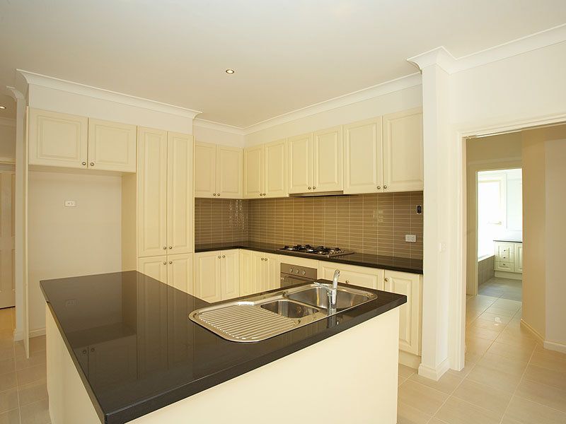 27 The Avenue, Caroline Springs - Thumbnail 3