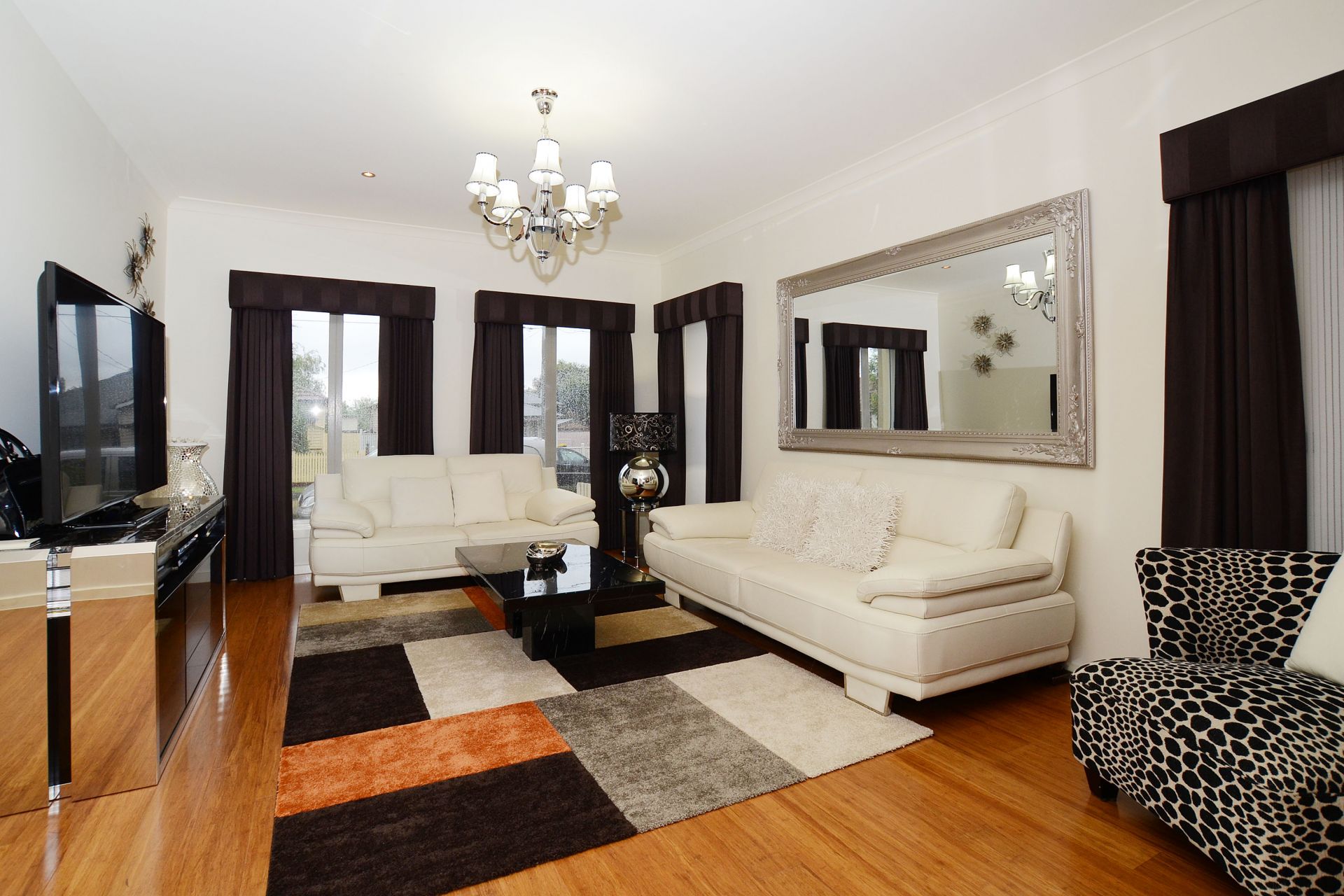 REFINED TOWN RESIDENCE