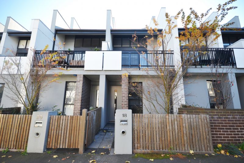 18 Smyth Mews, North Melbourne