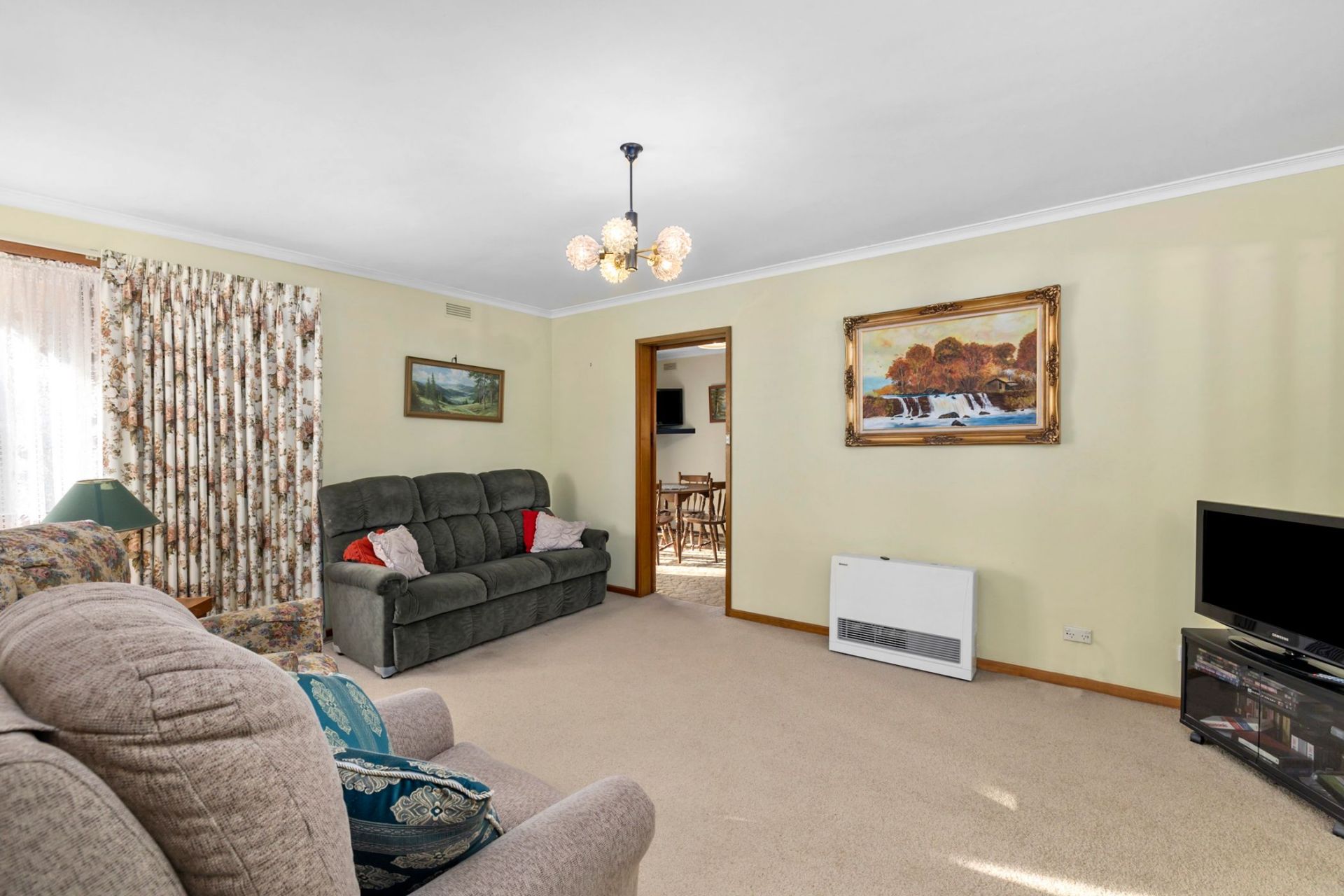 24 Webbcona Parade, Wendouree, Wendouree, Wendouree - Thumbnail 4