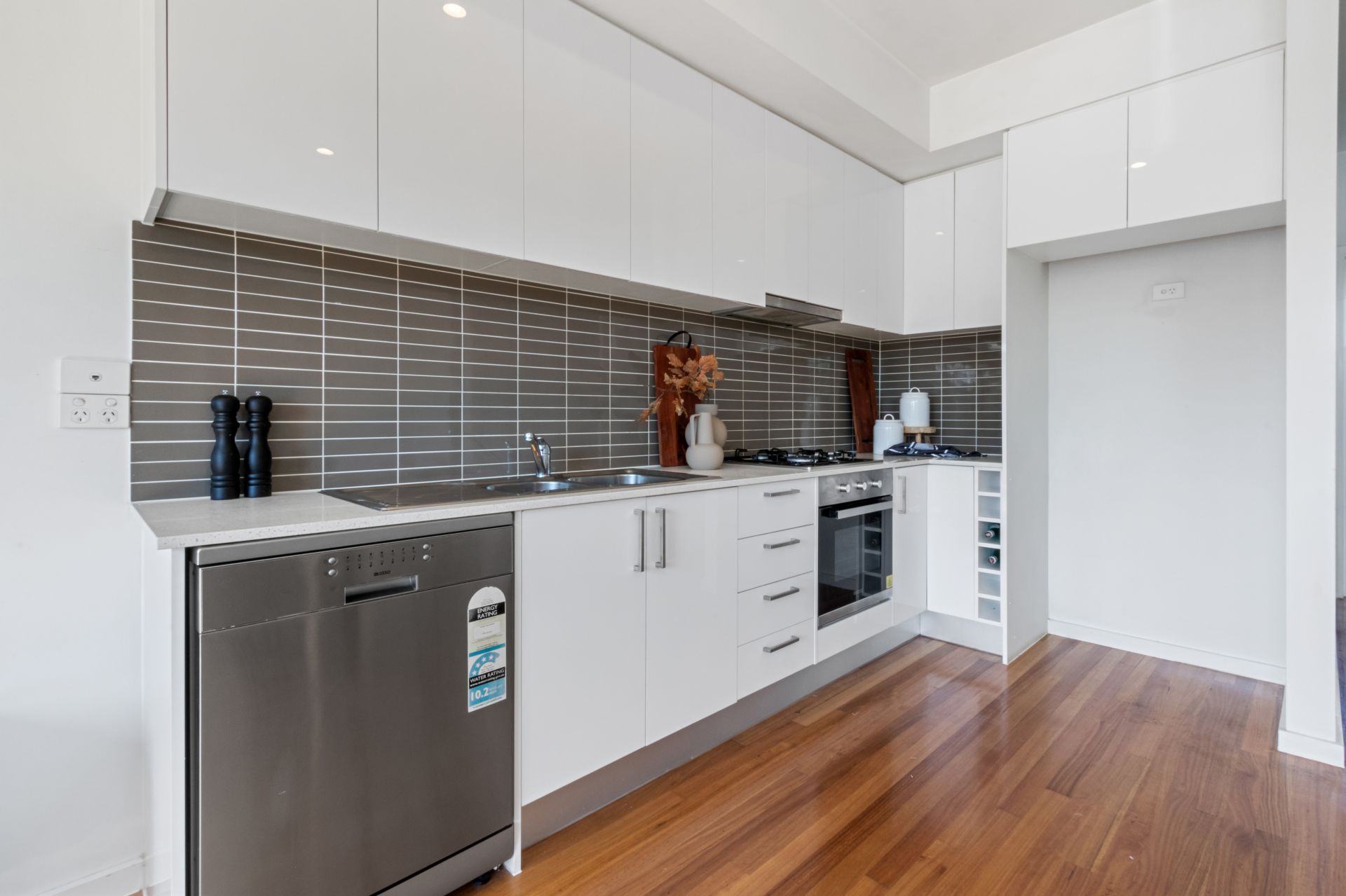 Contemporary Living In A Well-Connected Neighbourhood
