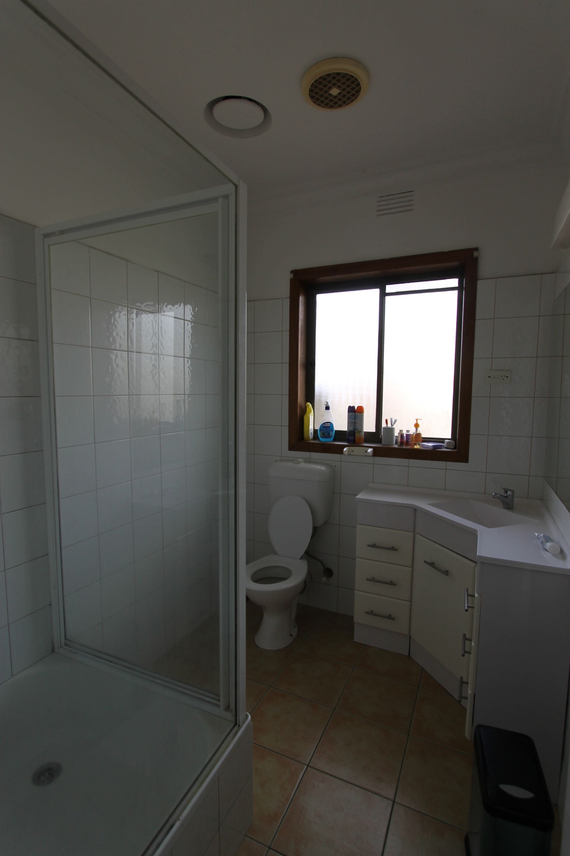 2 BEDROOM BEAUTY IN THE HEART OF LALOR!!