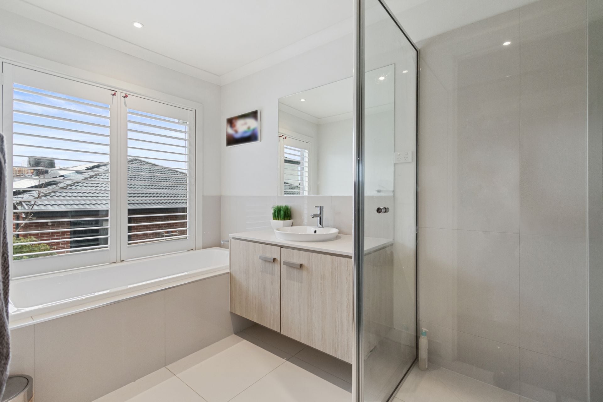 FINE FINISHES, EXPANSIVE SPACES