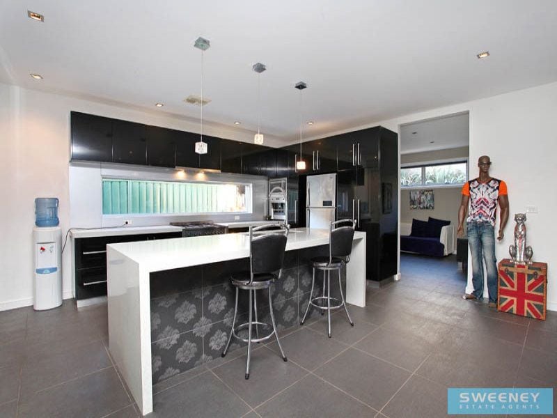 31 Caesia Way, Caroline Springs - Thumbnail 3