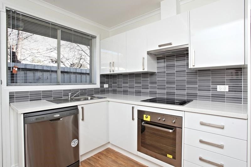 ((PRIVATE APPOINTMENTS / ONE WEEK FREE RENT)) 2 BEDROOM MODERN LOW MAINTENANCE LIVING