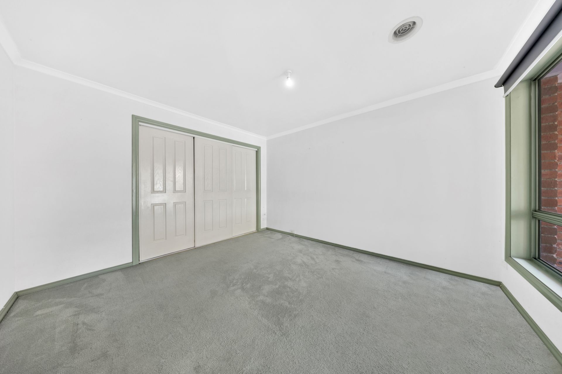 QUIET COURT LOCATION!