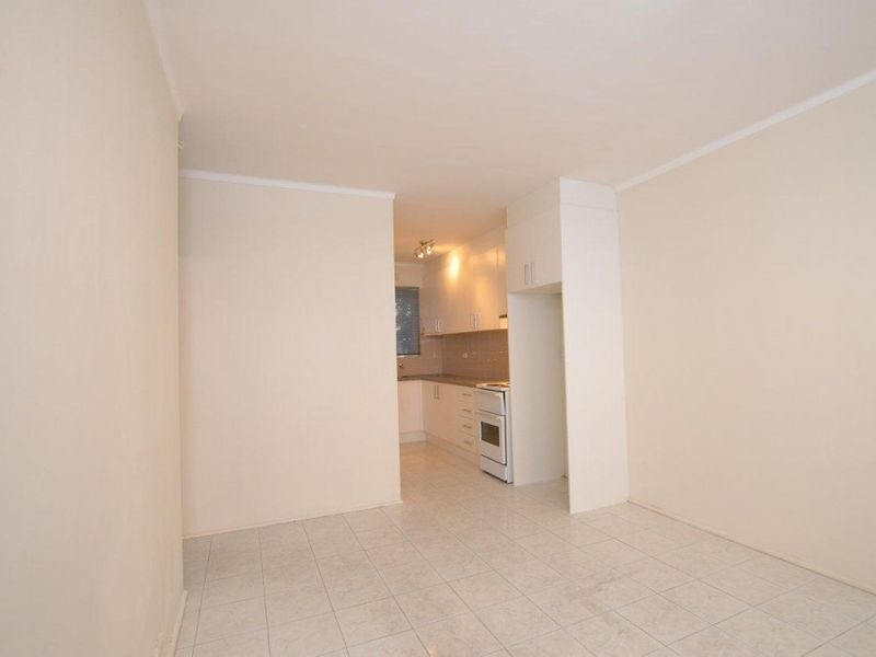 2/3 Hampton Parade West Footscray VIC, West Footscray - Thumbnail 4