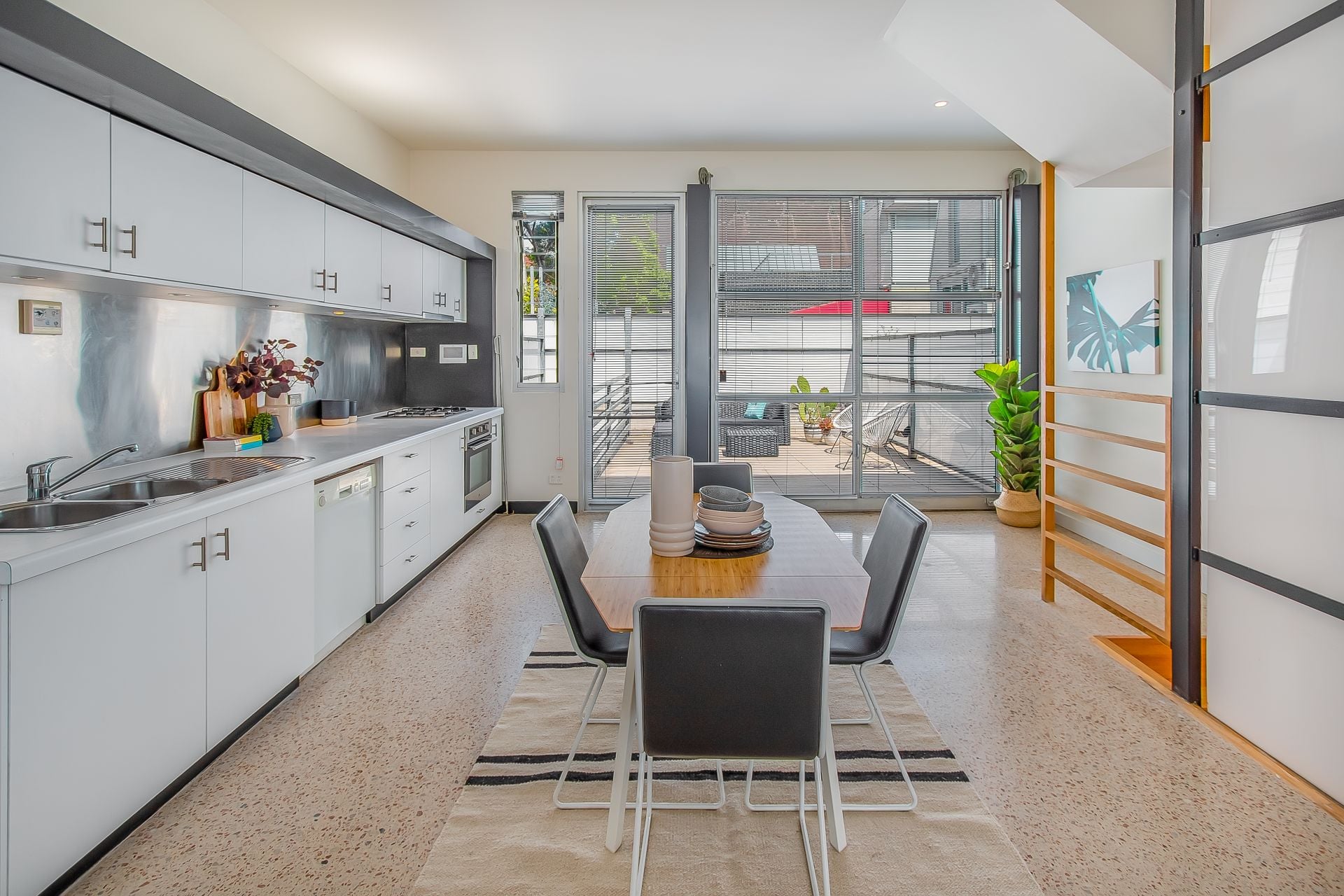 A Carefree Slice of Cosmopolitan Living