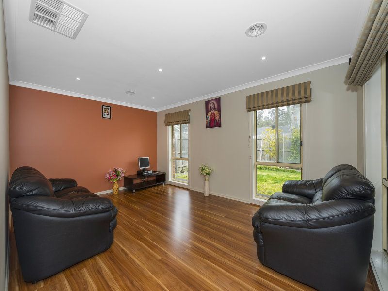 9 Paringa Avenue SOUTH MORANG, South Morang - Thumbnail 4