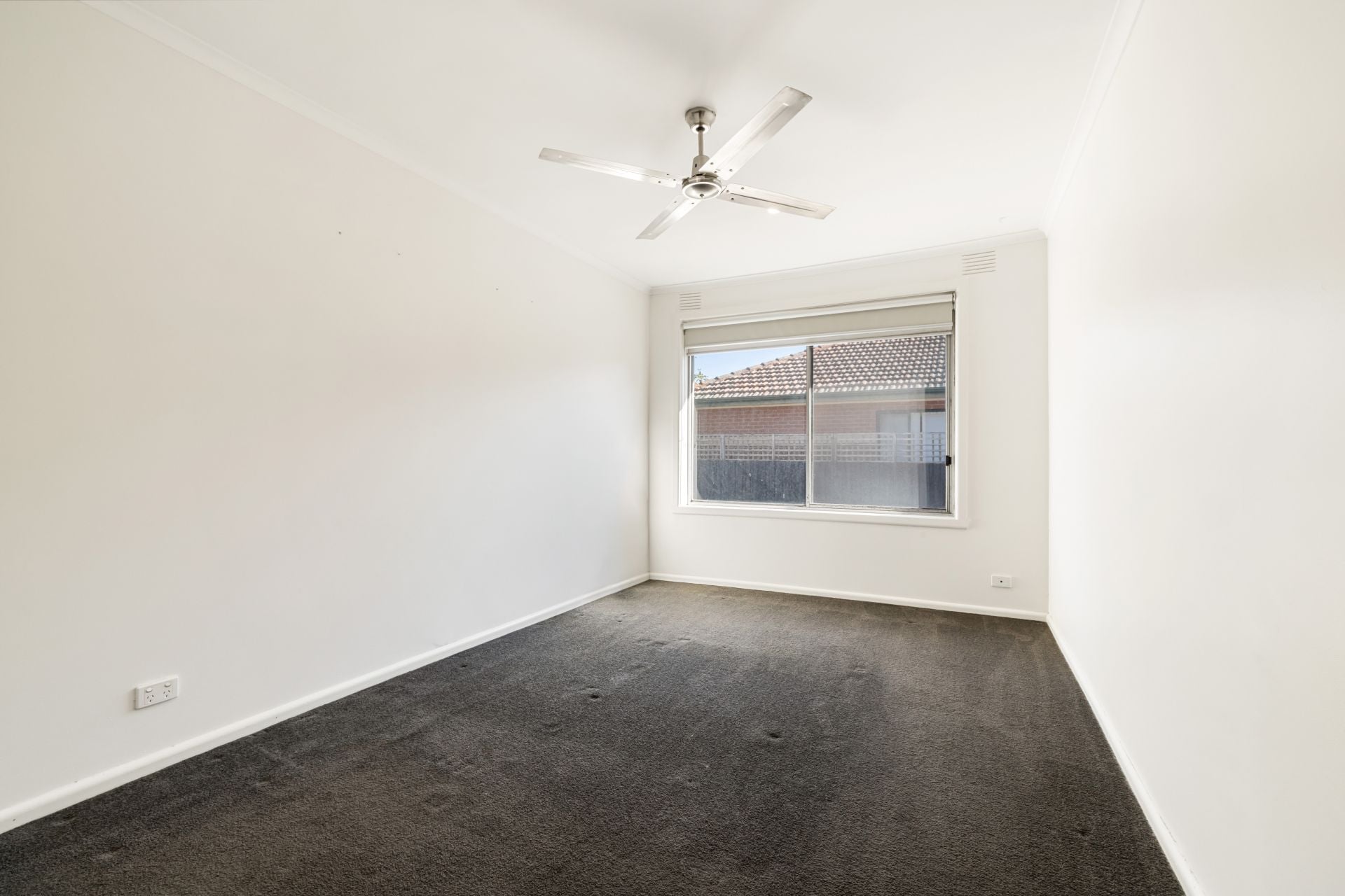 Stylish Unit with Expansive Courtyard Retreat