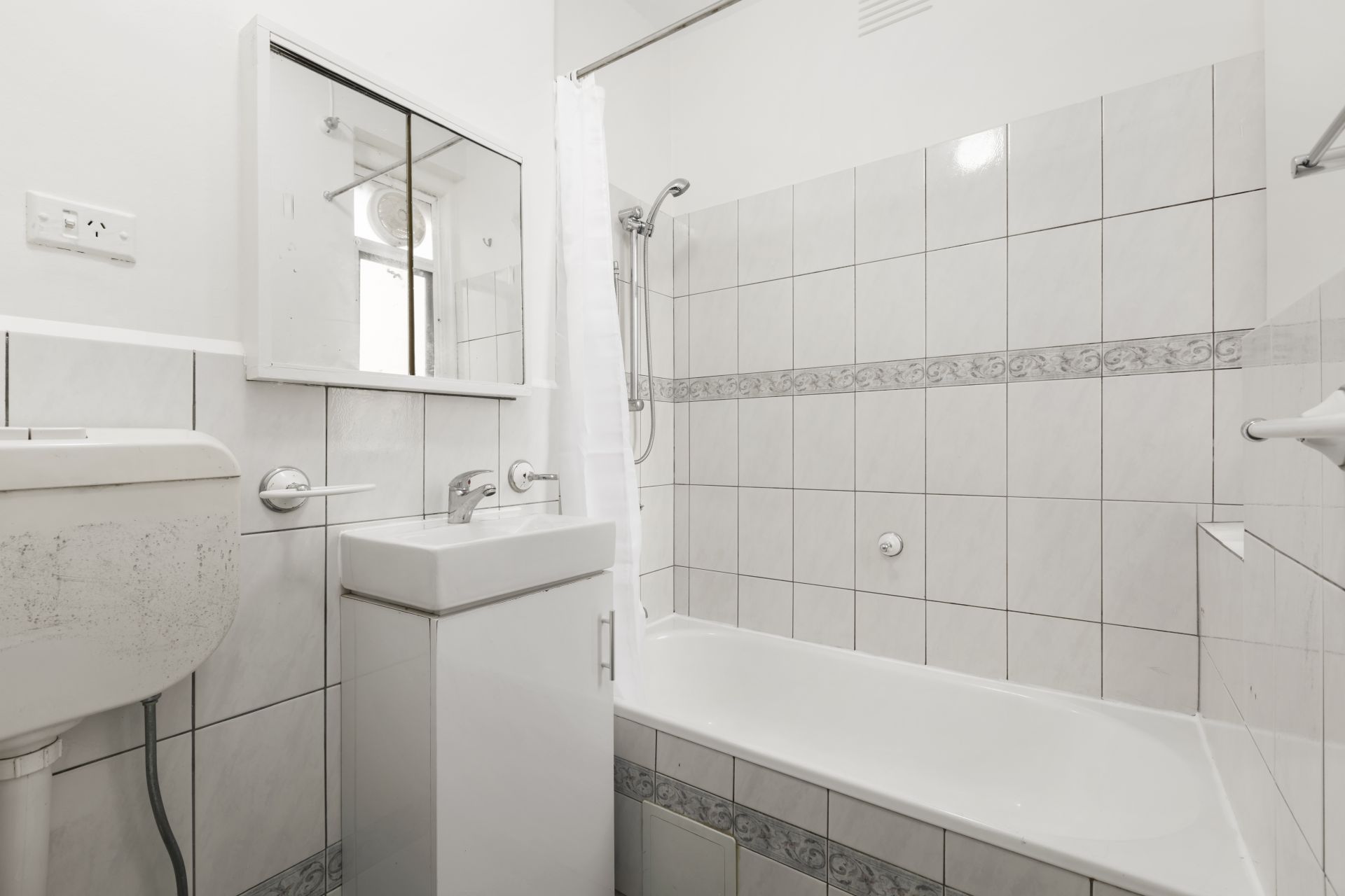 Modern Open-Plan Apartment Minutes Away from Penders Park!