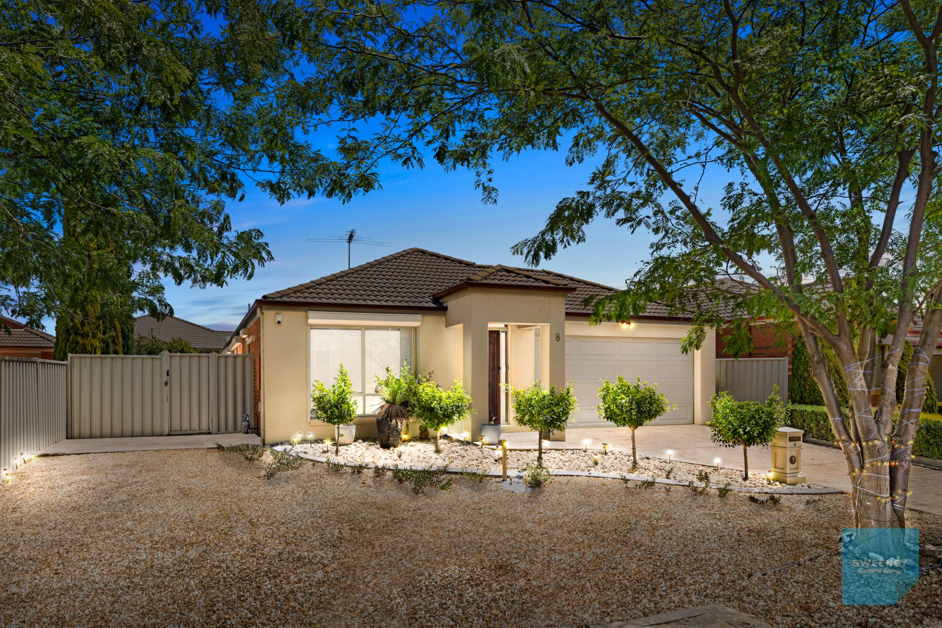 8 Morwell Gardens, Caroline Springs - Thumbnail 2