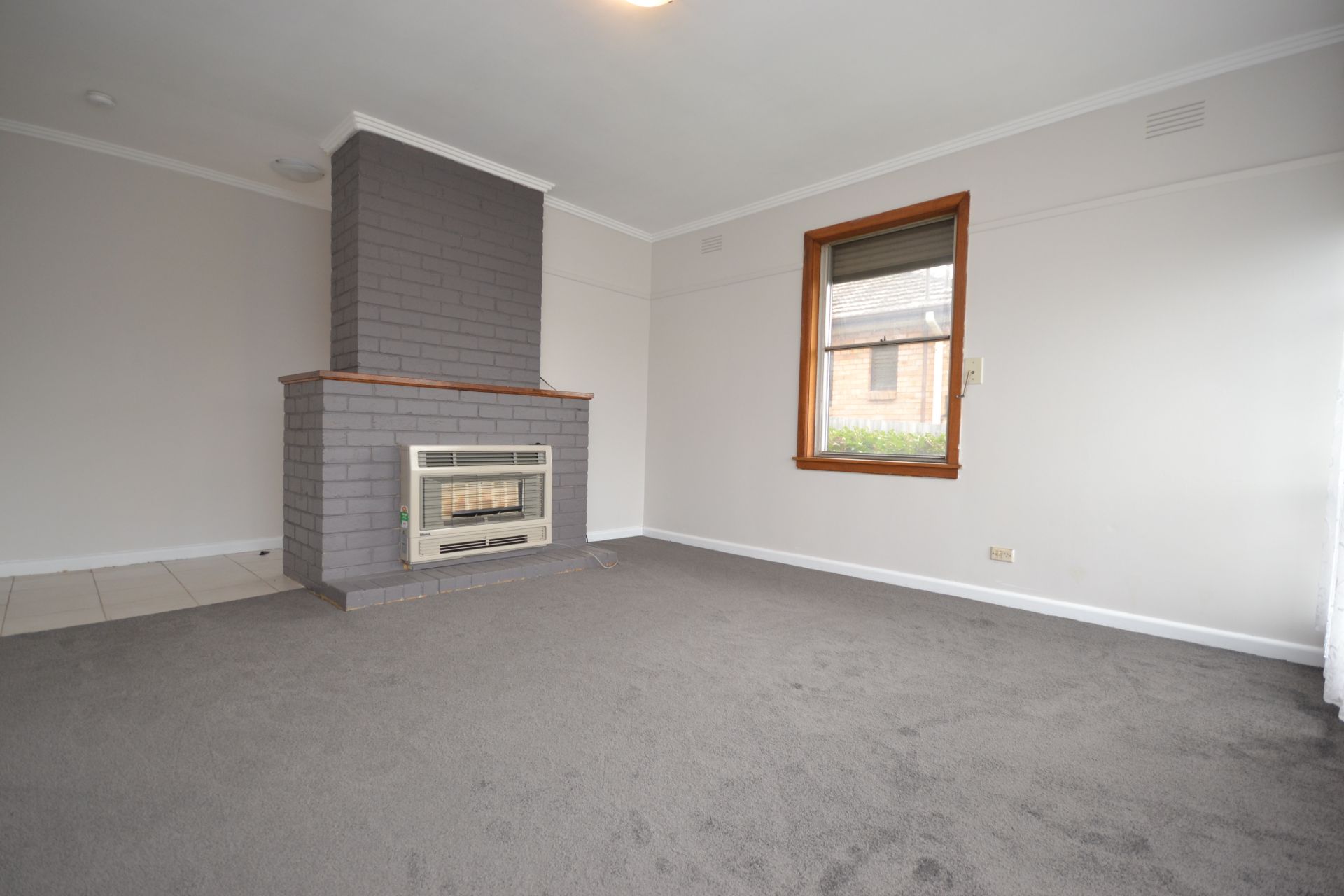 CUTE, COSY AND CONVENIENTLY LOCATED