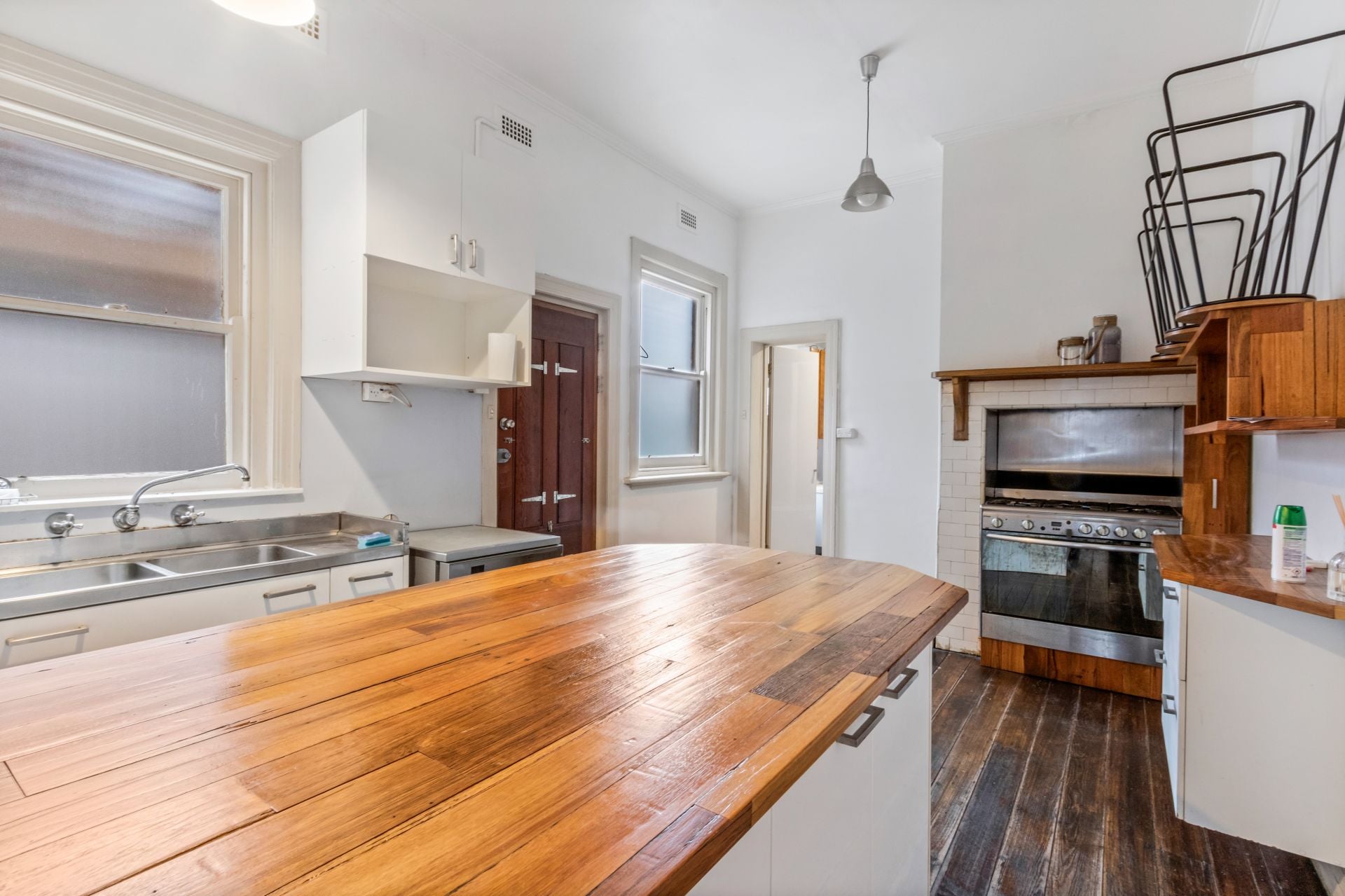 HIGH VISIBILITY RETAIL/OFFICE WITH DWELLING